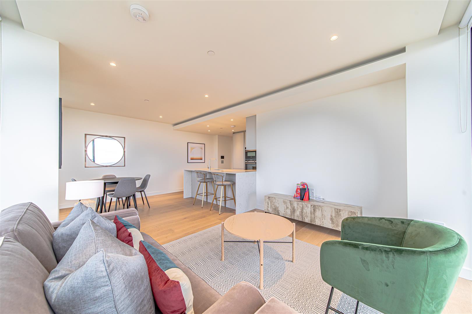 2 bed property in Hampton tower, 75 Marsh Wall, London